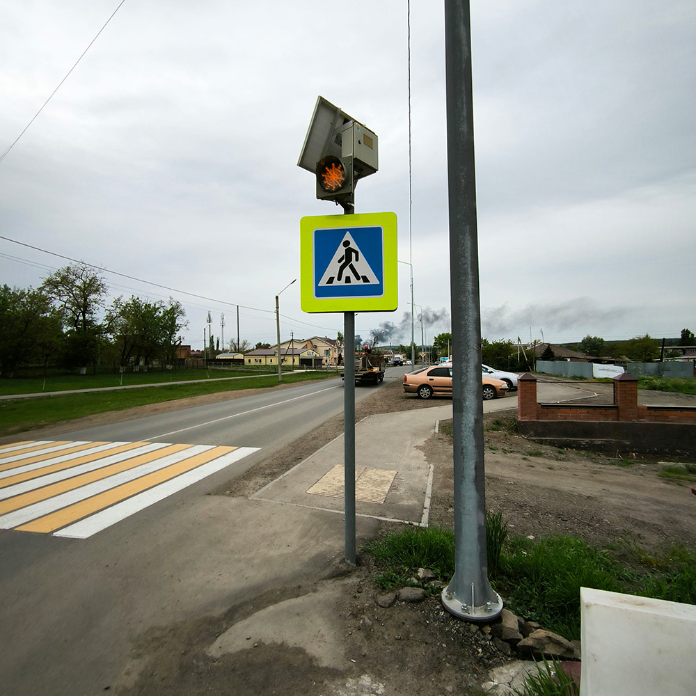 фото Автономный светофор с солнечной электростанцией LE-Max ASE