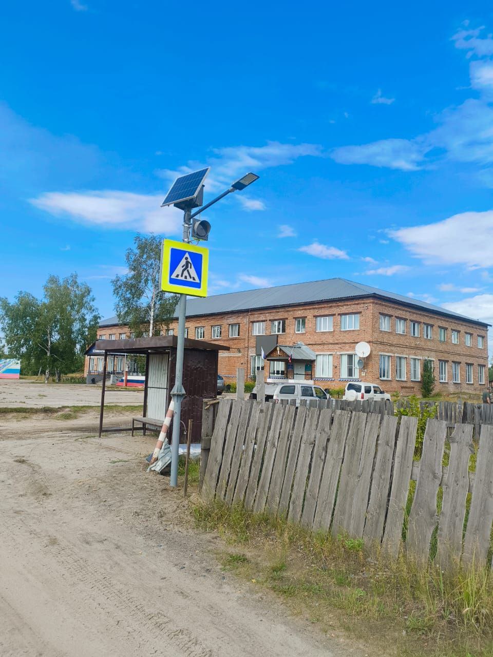 фото Автономный двусторонний светофор с солнечной электростанцией LE-Max ASE