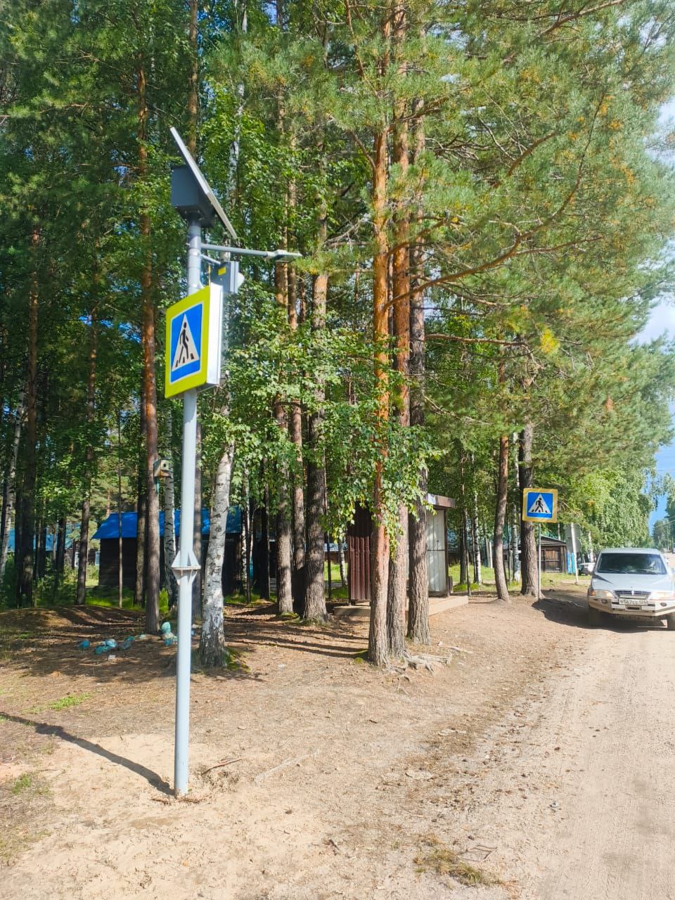 фото Автономный двусторонний светофор с солнечной электростанцией LE-Max ASE